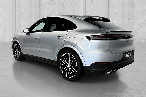 Porsche Cayenne 5 of 5
