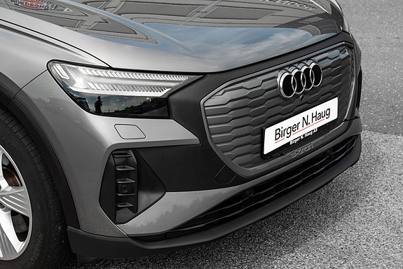 Audi Q4 e-tron 3 of 5