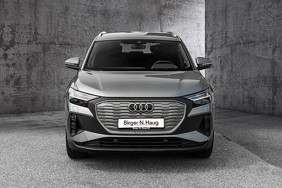 Audi Q4 e-tron 4 of 5
