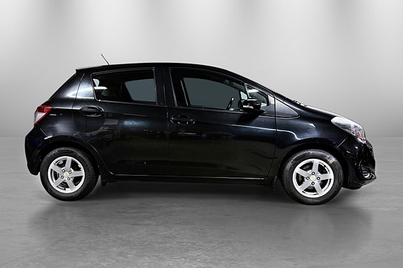 Toyota Yaris 4 of 5