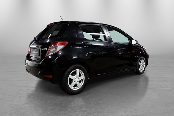 Toyota Yaris 5 of 5