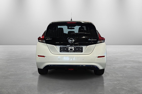 Nissan Leaf 4 of 5