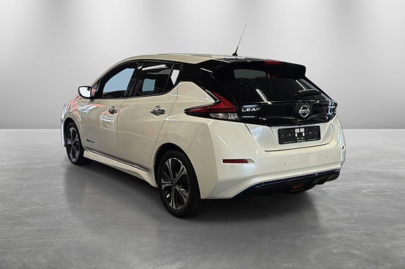Nissan Leaf 3 of 5