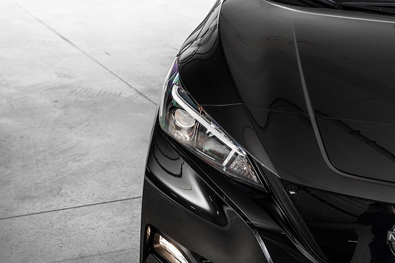 Nissan Leaf 4 of 5
