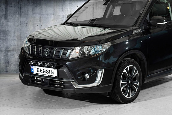 Suzuki Vitara 2 of 5