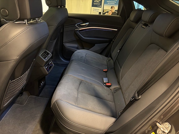 Audi Q8 e-tron 26 of 28