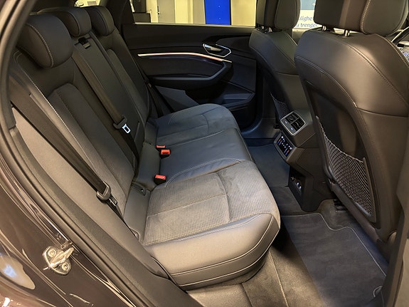 Audi Q8 e-tron 27 of 28