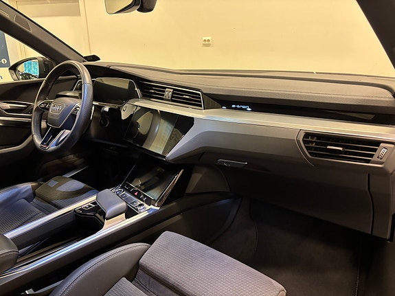 Audi Q8 e-tron 15 of 28