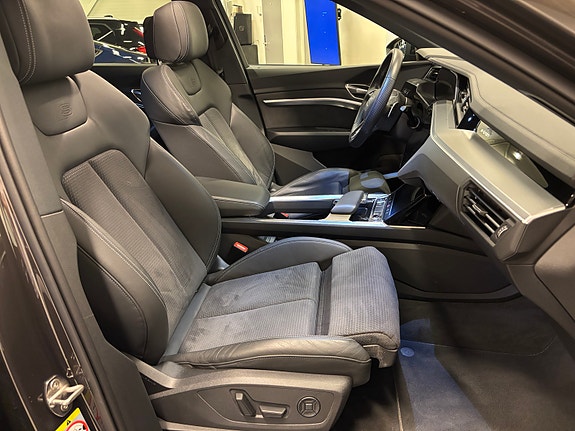 Audi Q8 e-tron 14 of 28