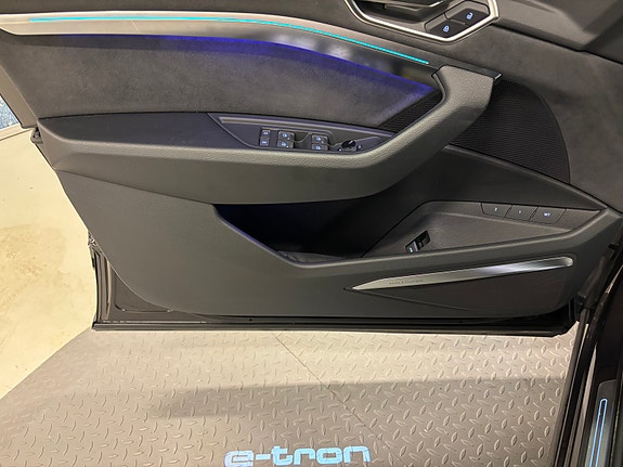 Audi Q8 e-tron 10 of 28