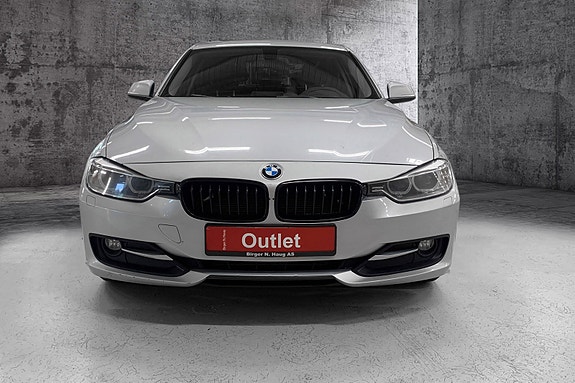 BMW 318d 2 of 5