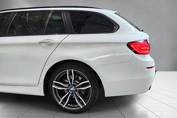 BMW 520d 4 of 5
