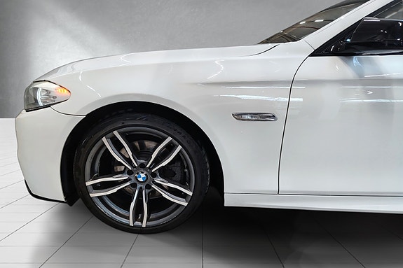 BMW 520d 3 of 5
