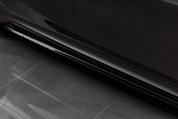 BMW 330e 3 of 5