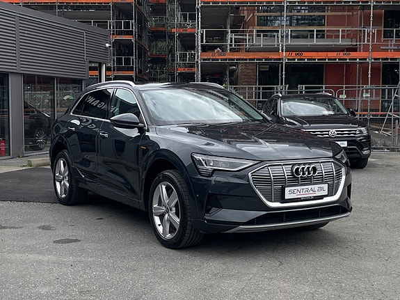 Audi e-tron 4 of 5