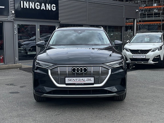 Audi e-tron 3 of 5
