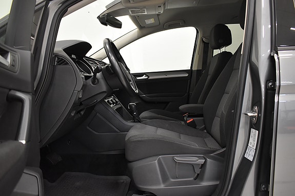 Volkswagen Touran 10 of 29