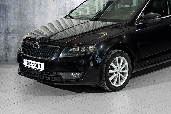 Skoda Octavia 2 of 5