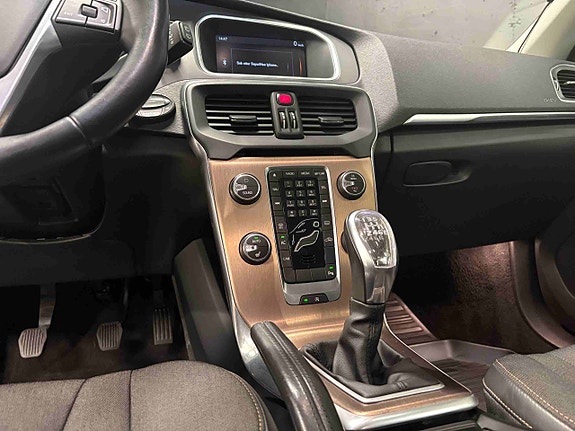 Volvo V40 Cross Country 17 of 30