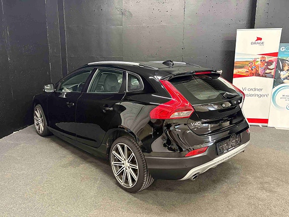 Volvo V40 Cross Country 5 of 30
