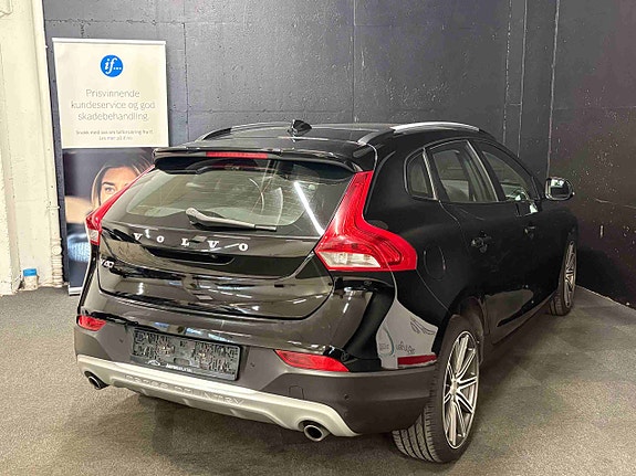 Volvo V40 Cross Country 7 of 30