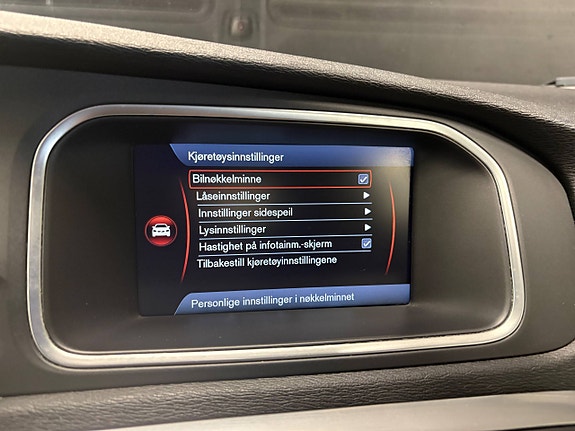 Volvo V40 Cross Country 24 of 30
