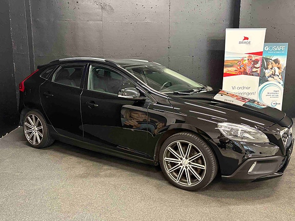 Volvo V40 Cross Country 2 of 30