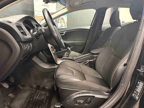 Volvo V40 Cross Country 30 of 30