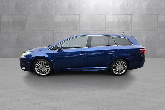 Toyota Avensis 2 of 5