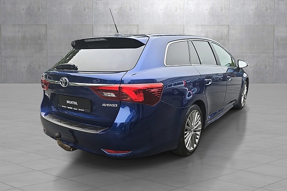 Toyota Avensis 5 of 5