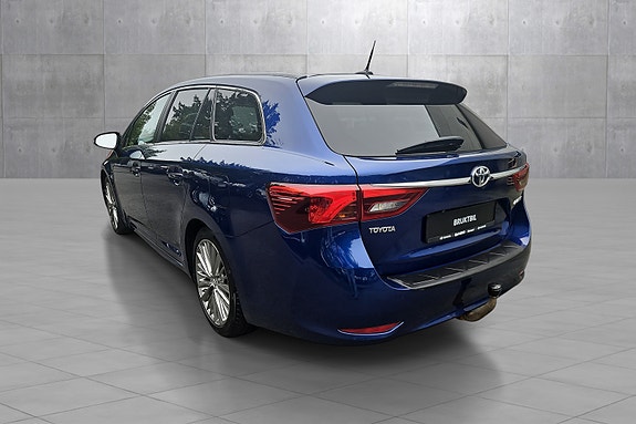 Toyota Avensis 3 of 5