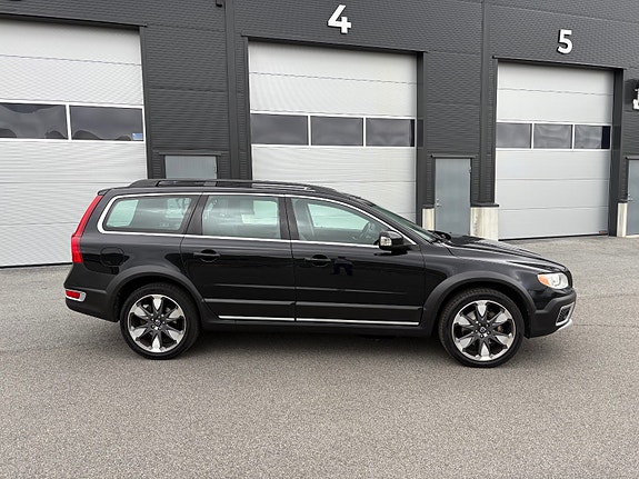 Volvo XC70 2 of 5