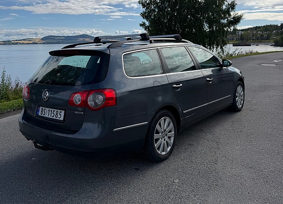 Volkswagen Passat 2 of 5