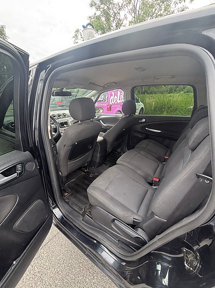 Ford S-MAX 4 of 5