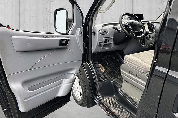 Maxus ev80 5 of 28
