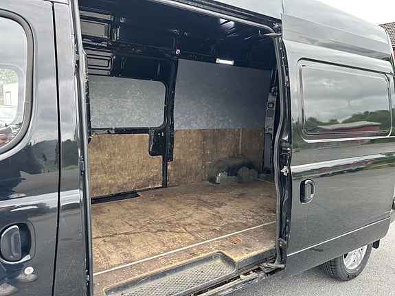 Maxus ev80 20 of 28