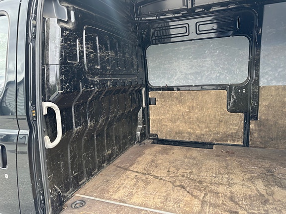 Maxus ev80 21 of 28