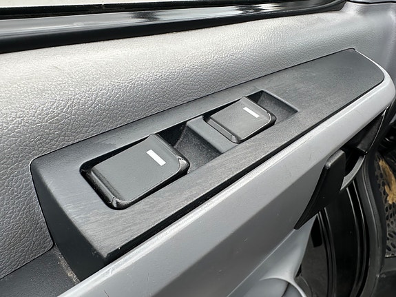 Maxus ev80 6 of 28
