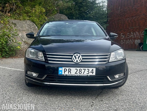 Volkswagen Passat 2 of 5