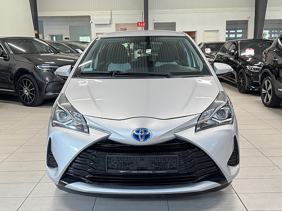 Toyota Yaris 5 of 5