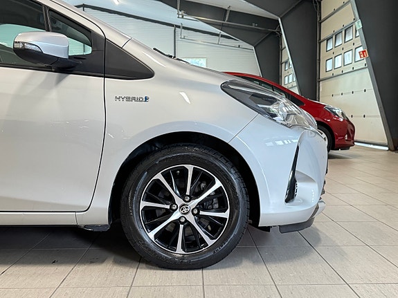 Toyota Yaris 3 of 5