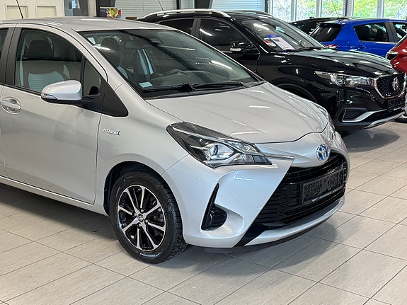 Toyota Yaris 2 of 5