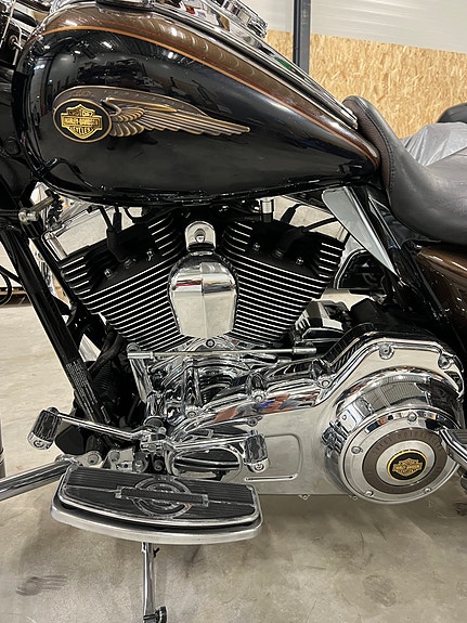 Harley-Davidson FLHR Anniversary Road King 14 of 30