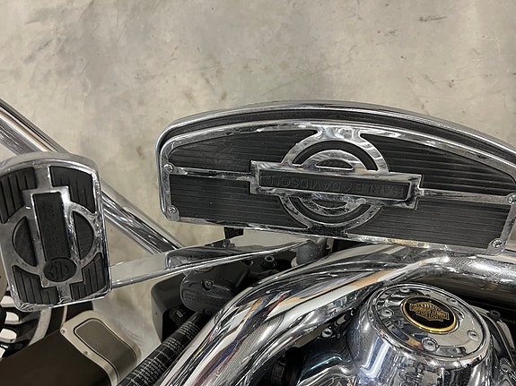 Harley-Davidson FLHR Anniversary Road King 8 of 30