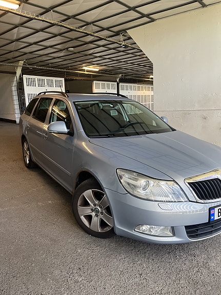 Skoda Octavia 2 of 5