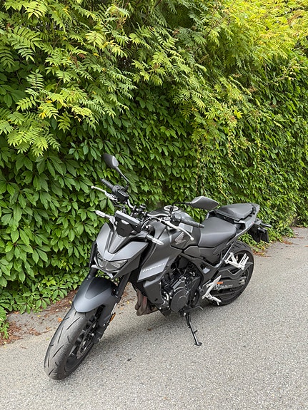 Honda CB 750 Hornet 2 of 10