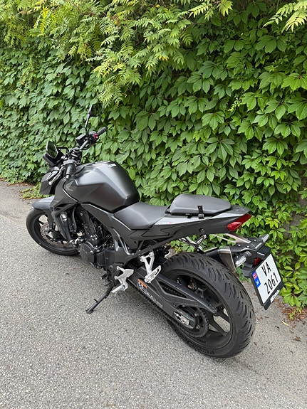 Honda CB 750 Hornet 3 of 10