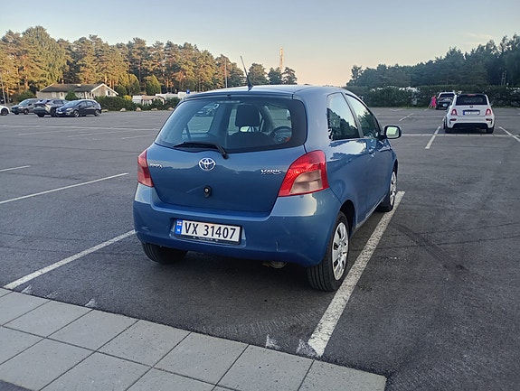 Toyota Yaris 5 of 14