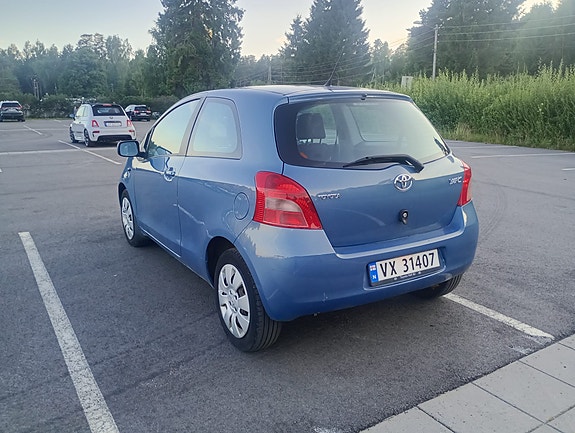 Toyota Yaris 8 of 14