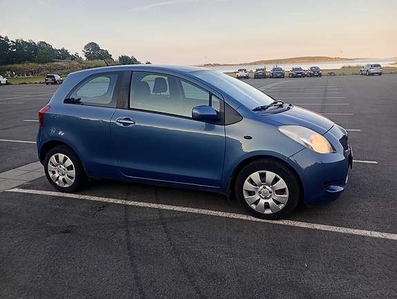 Toyota Yaris 4 of 14
